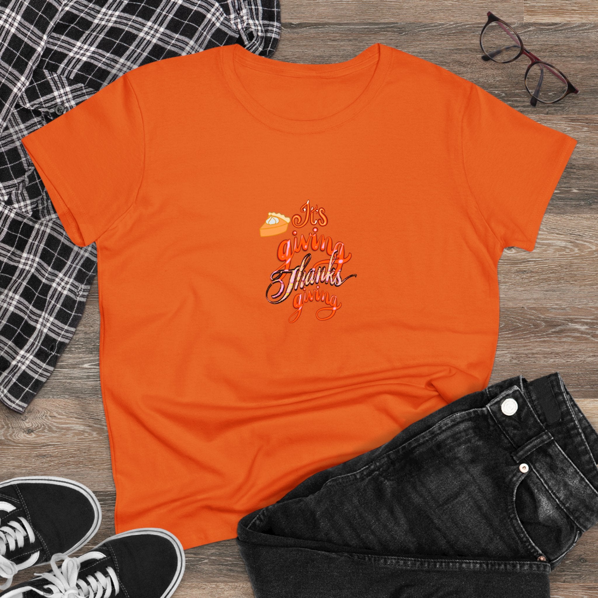 IT’S GIVING THANKSGIVING Women's Midweight Cotton Tee