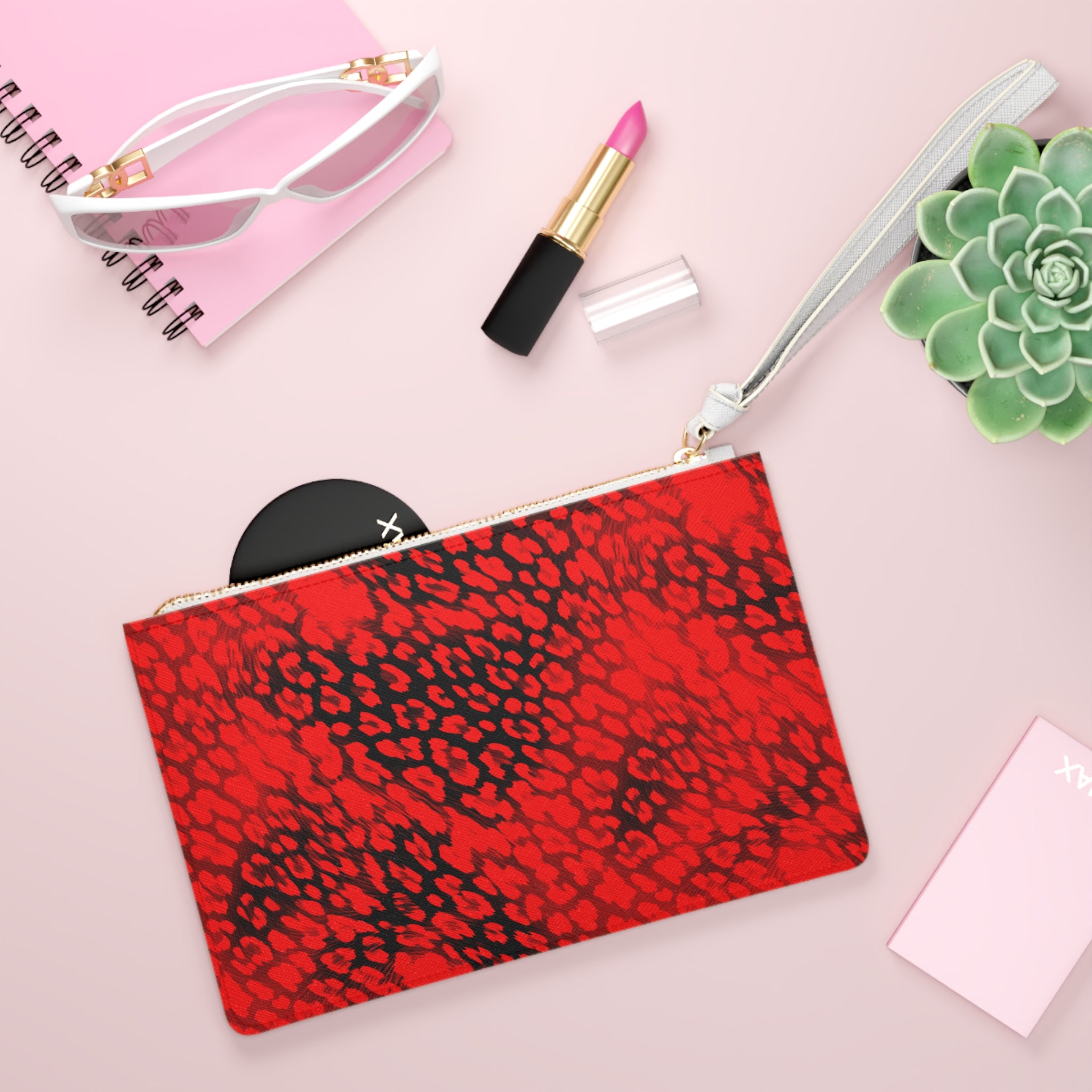 Bold Leopard Print Clutch Bag - Stylish Accessories for Trendsetters