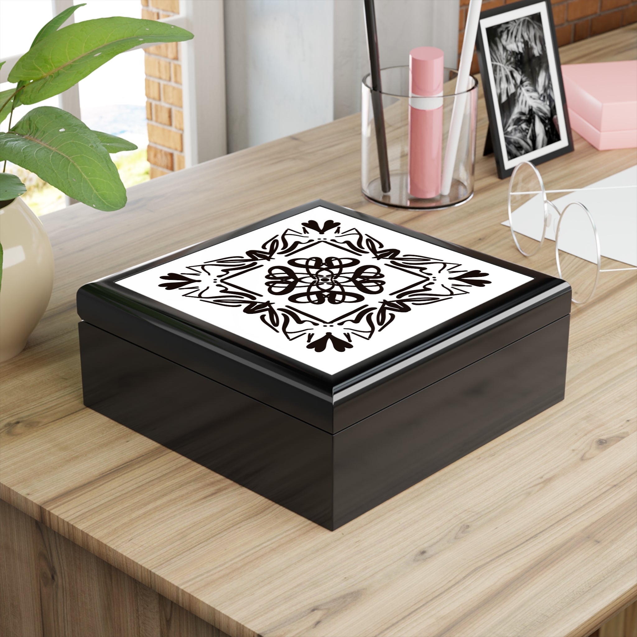Elegant Black and White Jewelry Box with Floral Design - Perfect Gift for Birthdays and Anniversaries